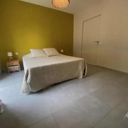 Couette-café Les Centaurines 3*